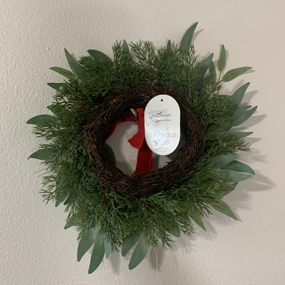 Threshold Faux Wreath Red Bow/Berrys Approximately 14 inches New - Picture 4 of 5